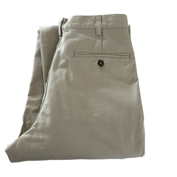 L.L. Bean Double L Men's Size 33x30 Khaki Natural Fit Flat Front Chino Pants